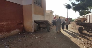بالصور.. انتشار القمامة بمحيط مدارس المطرية بالدقهلية مع بداية العام الدراسى
