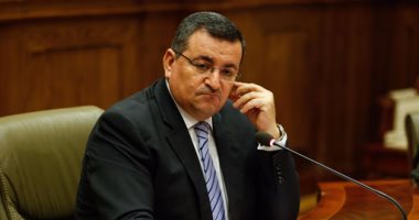 أسامة هيكل يشكر مندوبى التليفزيون بعد عودتهم لتغطية اجتماع لجنة الإعلام