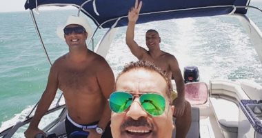 أحمد حسام ميدو بصحبة وائل جمعة فى رحلة بحرية