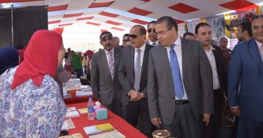 رئيس جامعة المنصورة يفتتح المعرض التعريفى لقطاع البيئة