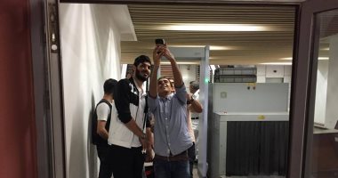بالصور.. "السيلفى" يتصدر وصول الزمالك للقاهرة بعد التأهل الأفريقى