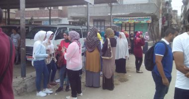سائقو خط الشهداء بالمنوفية يواصلون الإضراب والدفع بـ14أتوبيسا لحل الأزمة