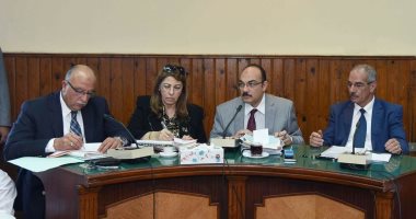 محافظ الإسكندرية يشدد على ضرورة ضبط الأسعار وحصر مشروعات الصرف الصحى