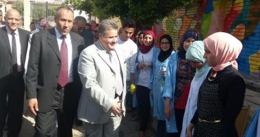 رئيس جامعة بنها يطمئن على سير العملية التعليمية بكلية التجارة