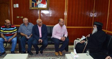 بالفيديو.. محافظ مطروح يلتقى الأنبا باخوميوس استعدادا لزيارة البابا تواضروس 