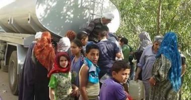 بالصور.. أهالى سنتريس بالشرقية يحملون الجراكن للبحث عن مياه الشرب
