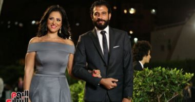 بالصور .. بعد نظرة زوج حنان مطاوع تعرف على أشهر كابلز بمهرجان الإسكندرية 