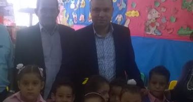 نائب الرمل يتفقد مجمع مدارس السيوف بالإسكندرية ويسدد مصروفات غير القادرين