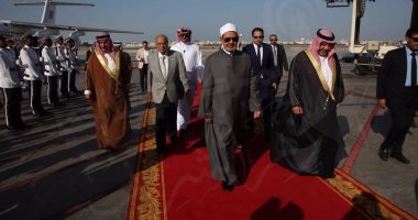 حساب الأزهر على تويتر ينشر صور وصول الدكتور أحمد الطيب إلى البحرين