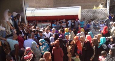 بالصور.. مصطفى بكرى يتعاون مع "التموين" لبيع منتجات غذائية بأسعار مخفضة