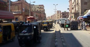 بالصور.. انتشار التوك توك يشل الحركة المرورية بطريق سوهاج أسيوط