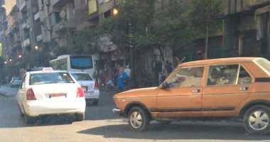 بالصور.. قارئ يرصد أعمدة الإنارة مضاءة بشارع قصر العينى صباحا
