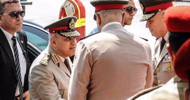 يد الإرهاب تغتال قائد الفرقة التاسعة المدرعة أمام منزله بالعبور.. 3 مسلحين أطلقوا النار على الشهيد وسائقه وحارسه الشخصى.. وجنازة عسكرية بحضور وزير الدفاع.. وزوجته تؤكد : عادل فداء لمصر   