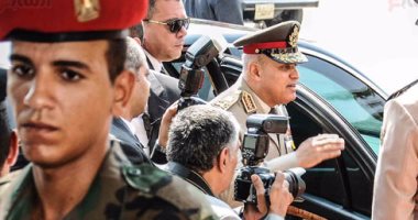 بالصور.. وصول الفريق صدقى صبحى إلى ضريح جمال عبد الناصر لإحياء الذكرى 46 على رحيله
