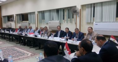 المالية تناقش مواد قانون ضريبة القيمة المضافة مع شركات المحاسبة والمراجعة