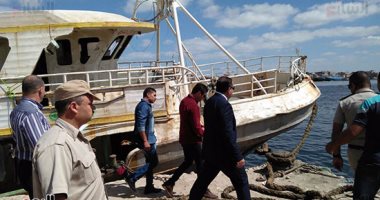 ننشر صور فريق نيابة دمنهور أثناء معاينة مركب الهجرة غير الشرعية برشيد