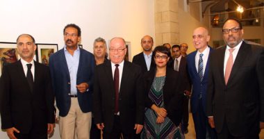 حلمى النمنم وحور القاسمى يفتتحان معرض "السرياليون المصريون بالأوبرا