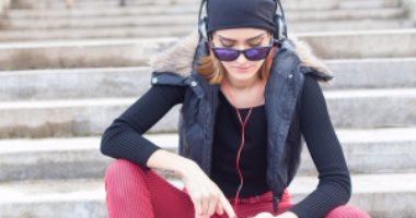 احذر.. الإفراط فى استخدام سماعات الأذن يفقدك السمع