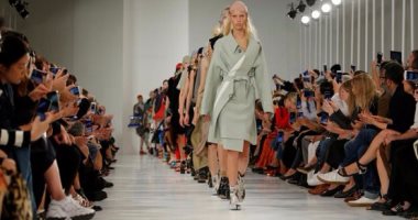 بالصور.. دار "Maison Margiela" تلفت الأنظار بعرض أزياء "عجيب"