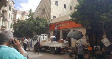 المرور تحذر سائقى سيارات النقل من تحميل الركاب بالصندوق الخلفى