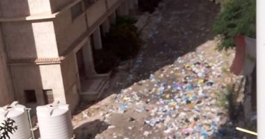 بالصور.. معهد أبو بكر الصديق بالإسكندرية يتحول لمقلب قمامة