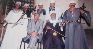بالصور.. رحيل السيد الضوى آخر رواة السيرة الهلالية بمحافظة قنا.. أحد أشهر من وثقوا وجمعوا قصة بنى هلال ومزجوها بالربابة.. حفظ مليون بيت شعر.. وأبَّن الأبنودى فى أغنية استمرت 3 ساعات