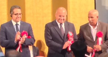 بالصور.. وزير الآثار يفتتح معرض "عصر بناة الأهرام"