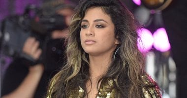 بالصور.. أحد المعجبين يعتدى على نجمة إكس فاكتور "آلى بروك" أثناء حفلها
