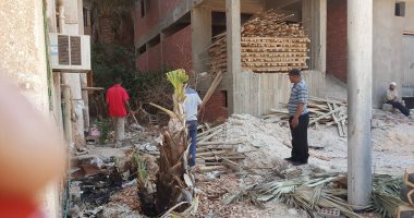 إدارة البيئة بمركز الخارجة تحرر محضر ضد أحد المقاولين لعدم إزالته مخلفات البناء