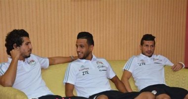 لاعبو الزمالك يطمئنون على إصابة "حجازى" بمعسكر المنتخب