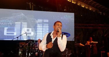 عمرو دياب يوجه التحية للجيش المصرى بحفل "الماسة"