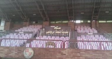 بالصور.. بلدية المحلة يجهز الاستاد استعداد لبث مبارياته