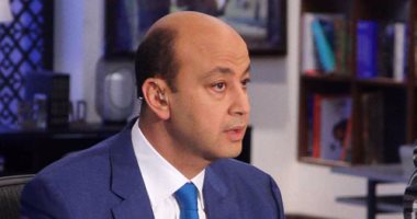 فريق عمل "كل يوم" يحتفل بعيد ميلاد الإعلامى عمرو أديب
