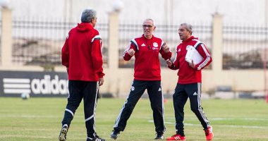 اتحاد الكرة يبدأ رحلة البحث عن خليفة كوبر واستبعاد الفرنسى رينارد