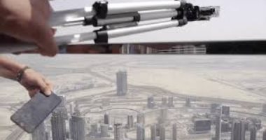 بالفيديو.. إلقاء هاتف آيفون 7 بلس من أعلى برج خليفة