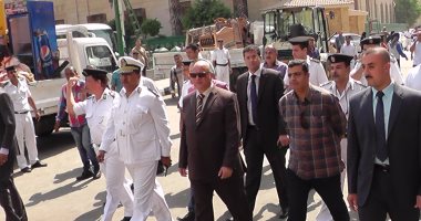 بالصور.. مدير أمن القاهرة يقود حملة لإزالة الاشغالات بالأزهر والميادين