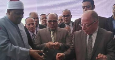 بالصور.. وزير الثقافة يفتتح معرض الكتاب الأول فى جامعة الأزهر