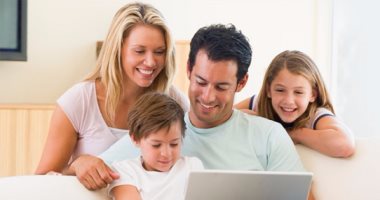 6 ألعاب تقدر تشارك طفلك فيها وتحافظ على لياقتكم البدنية