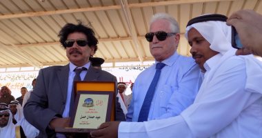 بالصور.. محافظ جنوب سيناء يوزع الجوائر على الفائزين بسباق الهجن