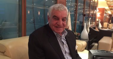 زاهى حواس يغادر مطار القاهرة متوجها لأستراليا لدعم السياحة