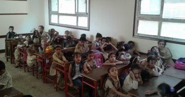 أولياء أمور يشكون من مدرسة في بنها:"ولادنا مش عاوزين يروحوا بسبب الزحام" 