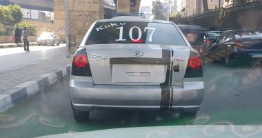 سيارة بدون لوحات معدنية تتجول فى شوارع غمرة