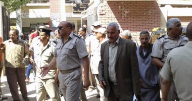 نائب مدير أمن سوهاج يتدخل لإنهاء أزمة طلاب الثانوية العامة بطما