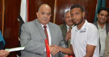 بالصور.. محافظ الدقهلية يكرم لاعبى منتخب مصر للصم والبكم لكرة القدم