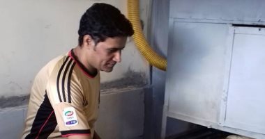 بالصور.. صاحب مخبز يوزع خبز مجانى على الأهالى بالمراغة
