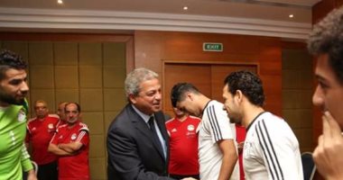 وزير الرياضة يتناول العشاء مع لاعبى المنتخب بفندق الإقامة