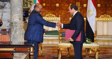بالفيديو والصور ..السيسي: لابد من إزالة أى معوقات تحول دون انسياب حركة السلع مع السودان