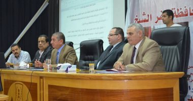 محافظ كفر الشيخ يجتمع بالمسئولين لمتابعة توافر السلع الغذائية