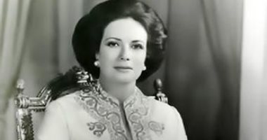 بالصور.. شاهد أجمل إطلالات جيهان السادات فى عز شبابها