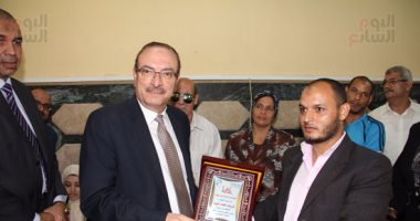بالصور.. محافظ بنى سويف يشارك ذوى الإعاقة احتفالهم بذكرى انتصارات أكتوبر 